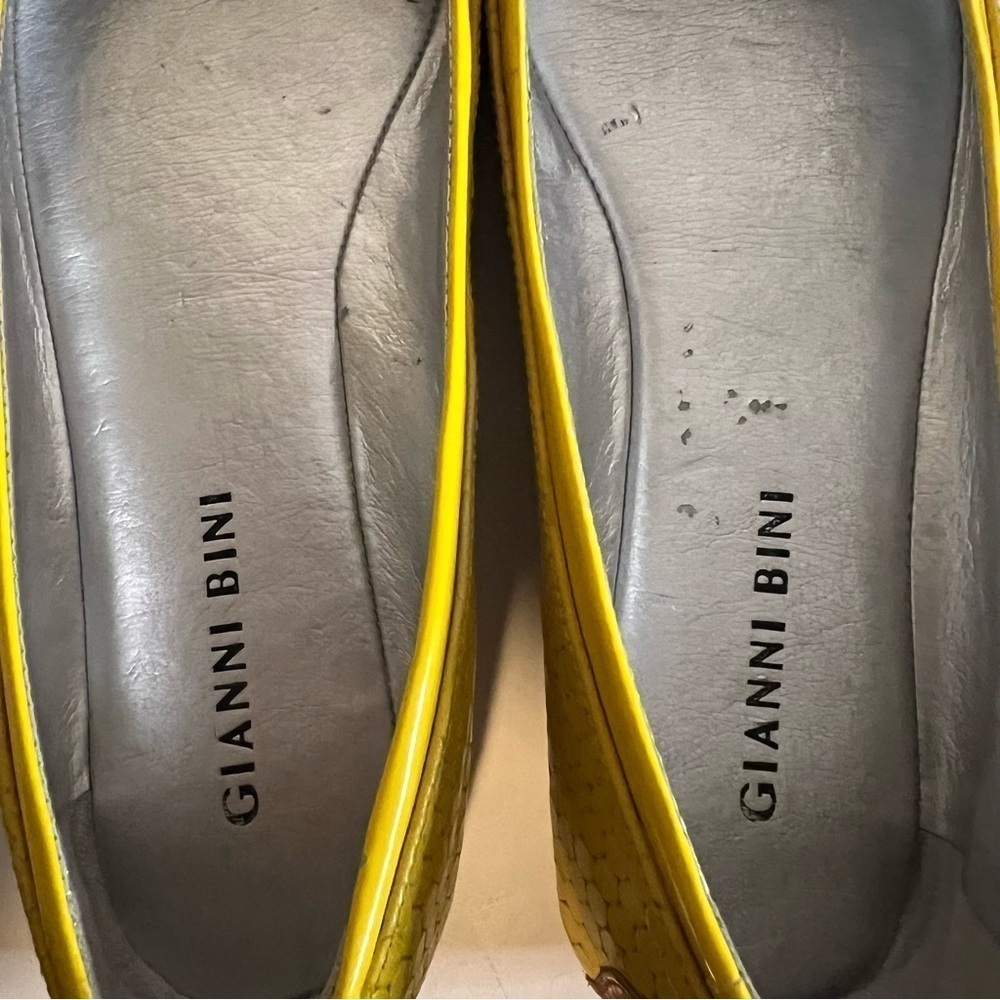 Gianni Bini Yellow Buckle Ballet Flats Size 6.5 - Picture 2 of 11
